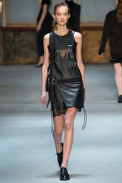 Look 19
